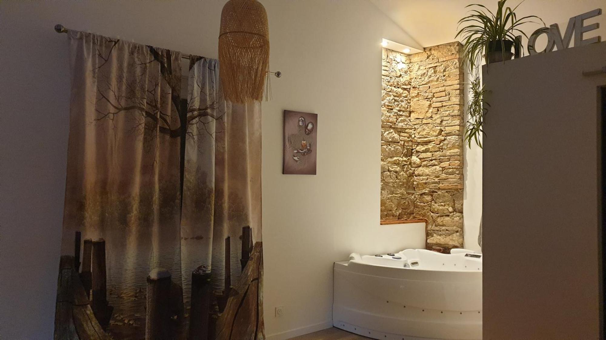 Love Room- Spa- Escale Amoureuse Puygaillard-de-Quercy Ngoại thất bức ảnh