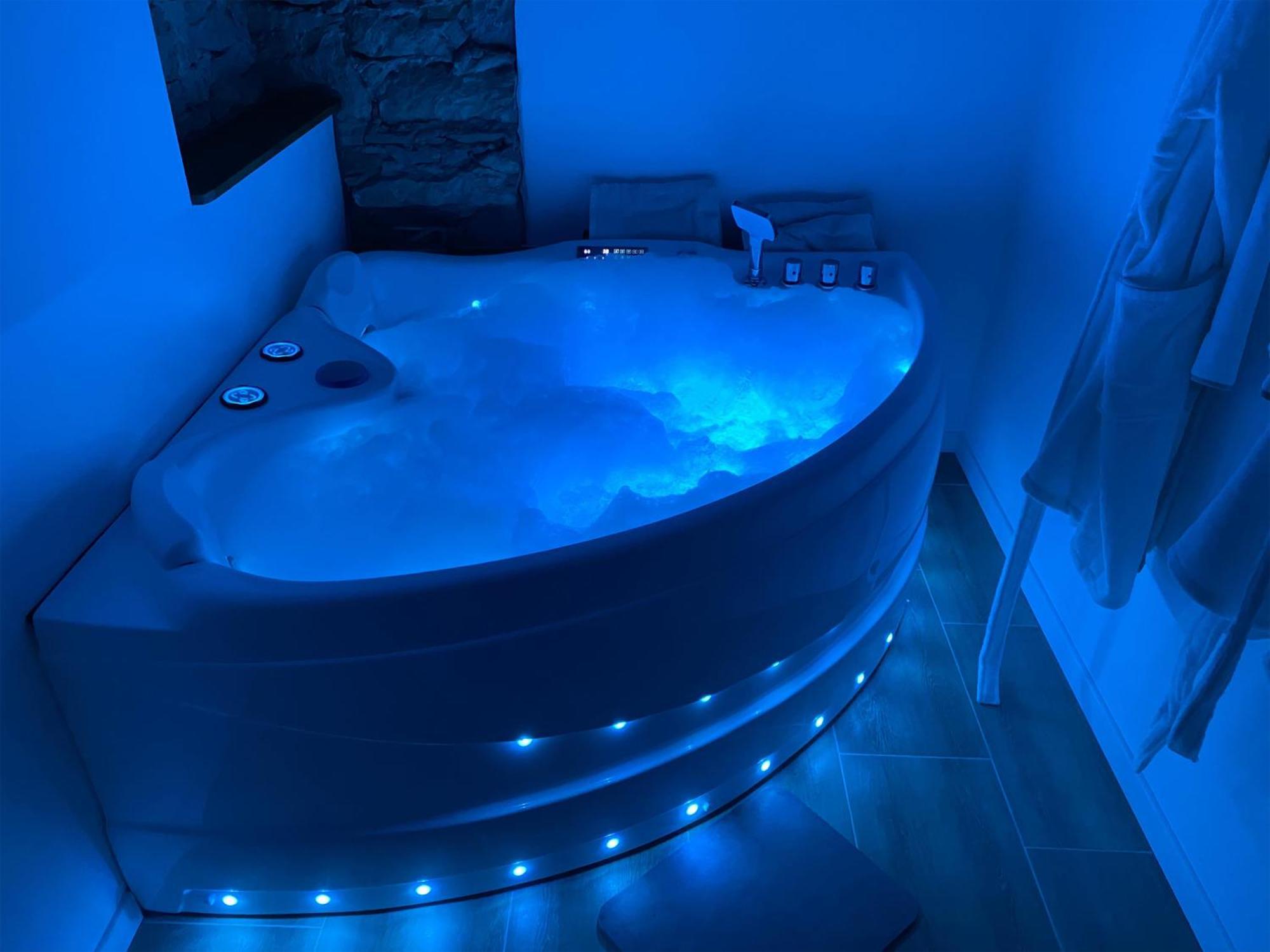Love Room- Spa- Escale Amoureuse Puygaillard-de-Quercy Ngoại thất bức ảnh