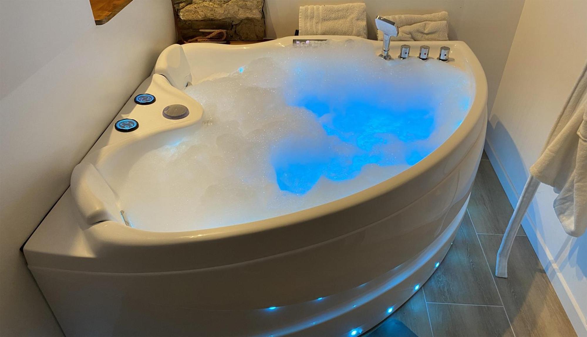 Love Room- Spa- Escale Amoureuse Puygaillard-de-Quercy Ngoại thất bức ảnh